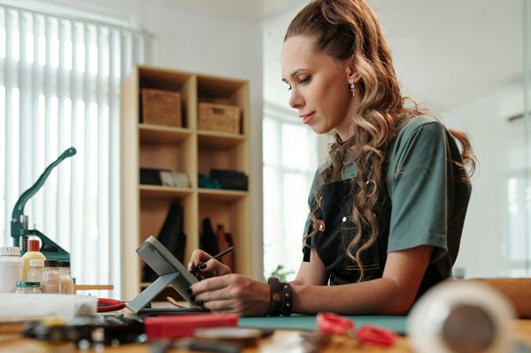 How to Master the Art of Wearing Wide Belts to Define Your Silhouette in Office Dresses?