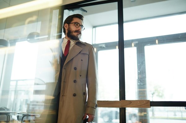 How Can You Style a Classic Trench Coat for a Rainy Commute While Keeping Professional?