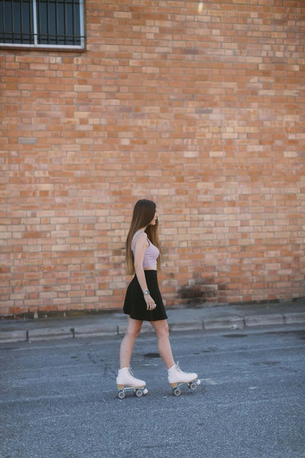 How Can You Create a Vintage Gaming Room with Retro Consoles and Decor?